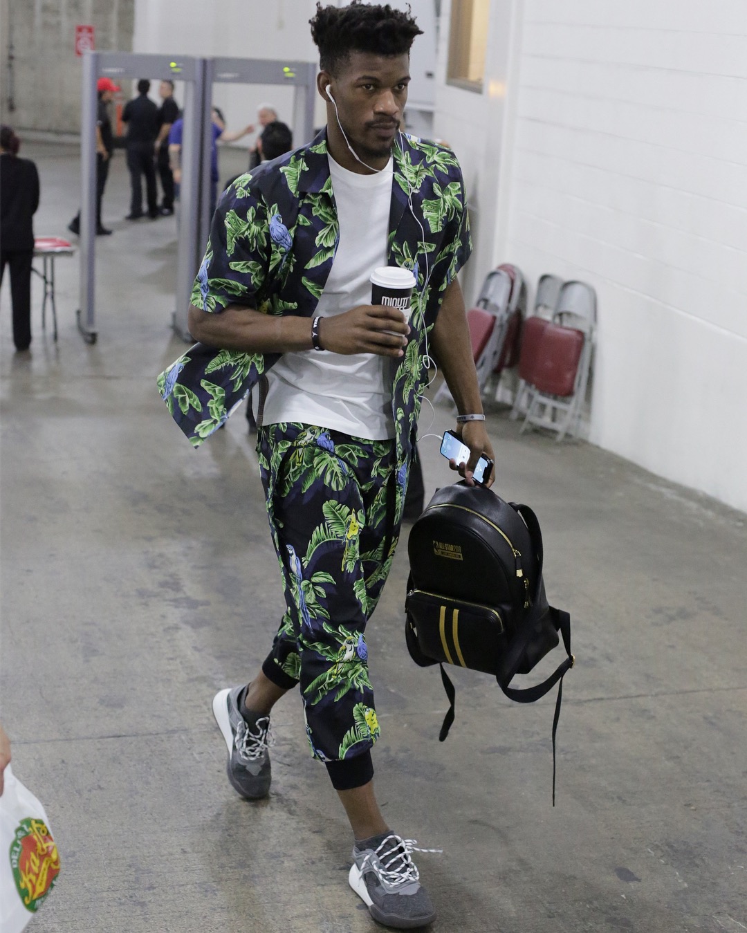 包含明尼苏达森林狼发布备战花絮，集结日豪取连胜，法甲任务艰巨，心理建设被强调的词条